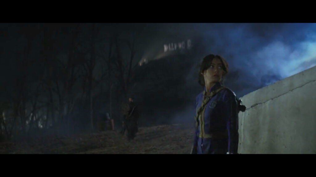 El hermoso final de la primera temporada de “Fallout”: los personajes abandonan el decorado bajo el destruido cartel de Hollywood.